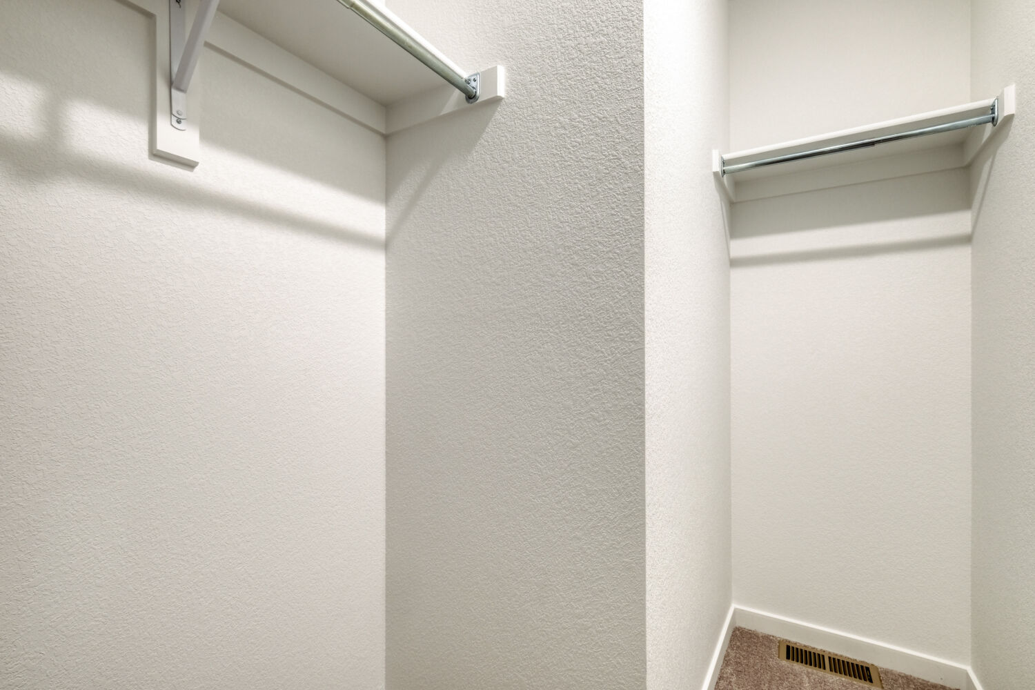 7885 Long Chute Tri Owners Suite Closet