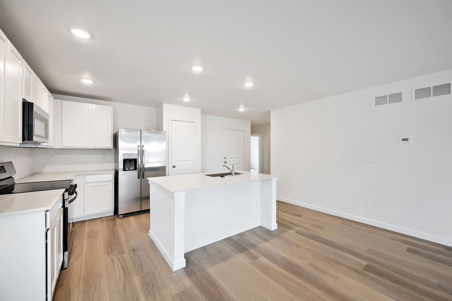 9121 Simmental Way - Kitchen