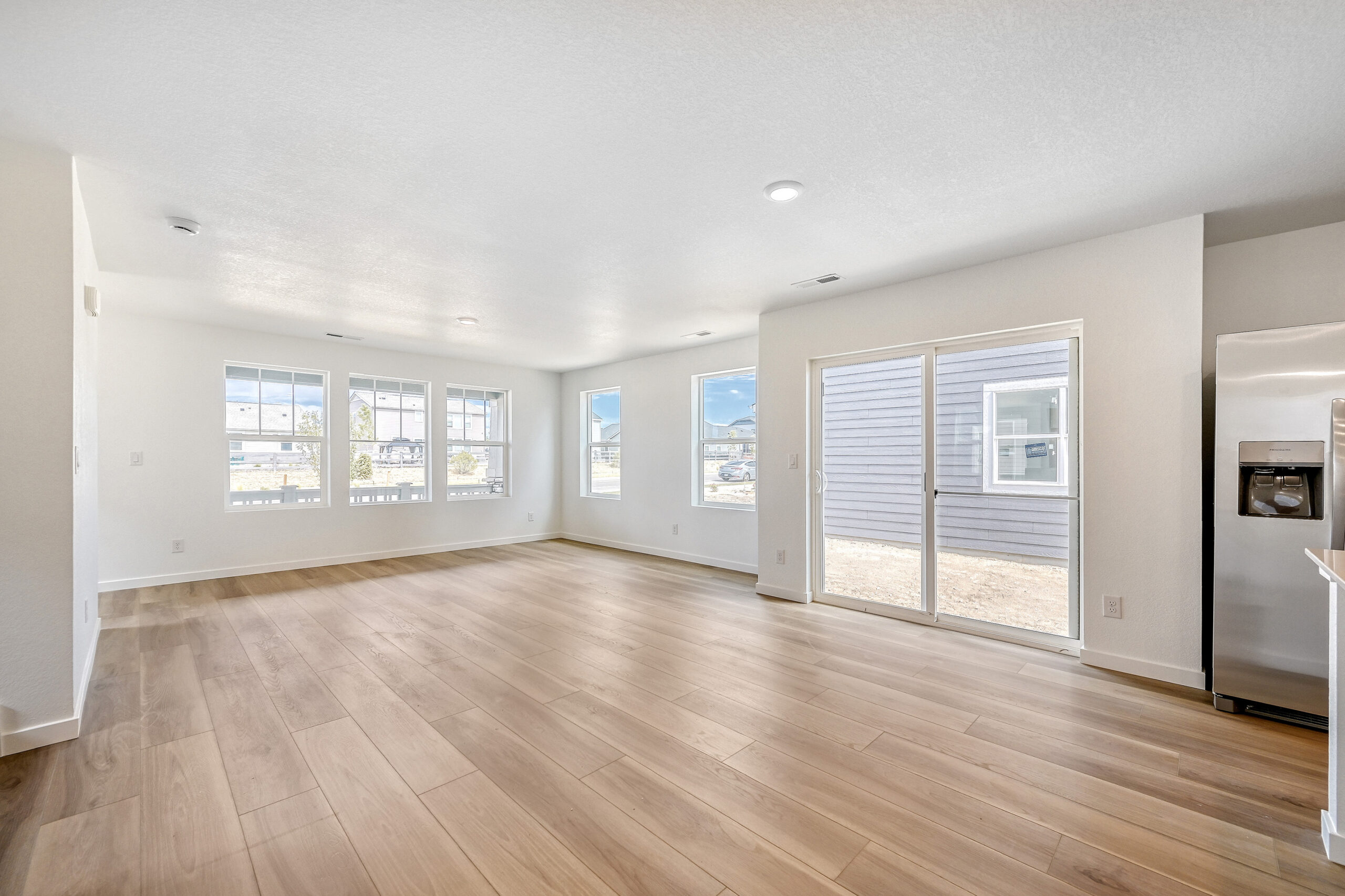 7863 Mounted Ranger Dr - Living Room